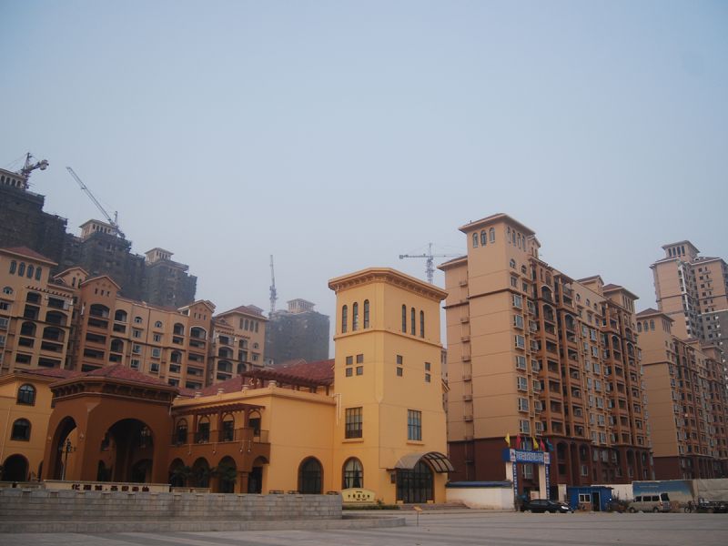 華強(qiáng)城一期二標(biāo)段工程（2010年省文明工地、省“結(jié)構(gòu)中州杯”工程
